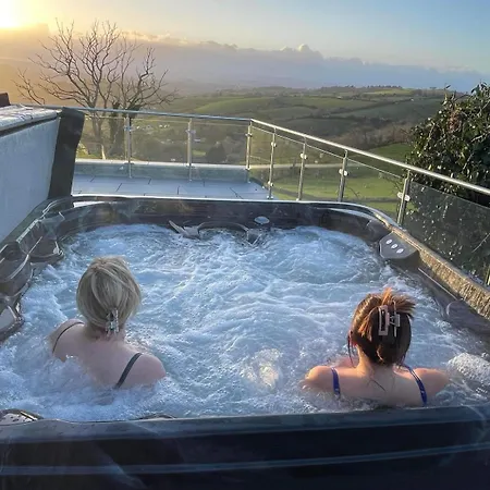 Dog Friendly, Roof Top Hot Tub, Panoramic Views. Torquay Exterior photo