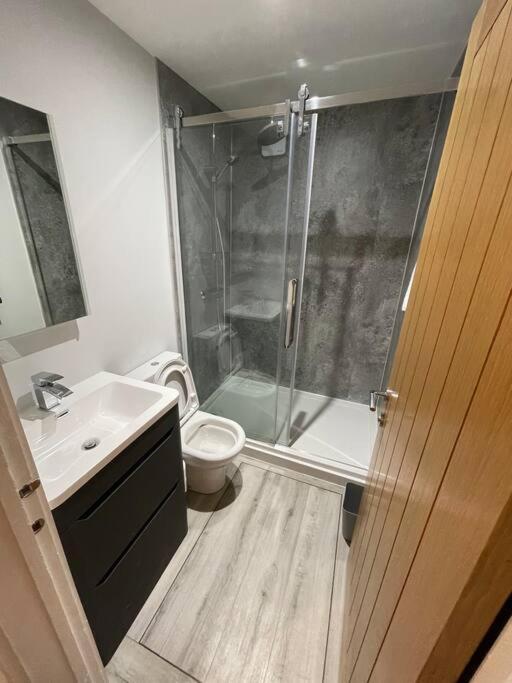 Holiday home Dog Friendly, Roof Hot Tub, Panoramic Views.
